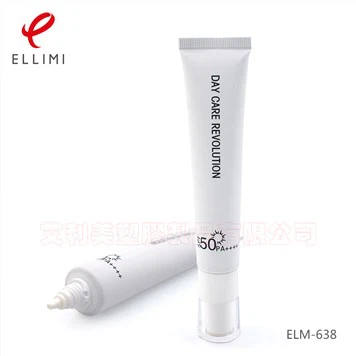 Akrilo dangtelis su kosmetiniais vamzdeliais